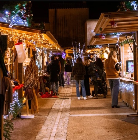 Festi di Natale in Bunifaziu : vivez la magie du marché de Noel de Bonifacio avec Villa Madra. Festi di Natale in Bunifaziu : vivez la magie du marché de Noel de Bonifacio avec Villa Madra.