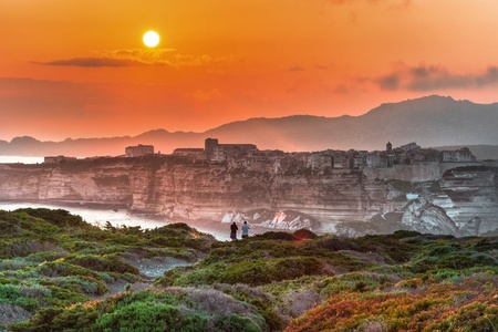 Villa Madra passe à l’énergie solaire : un choix naturel pour préserver notre coin de paradis Villa Madra passe à l’énergie solaire : un choix naturel pour préserver notre coin de paradis